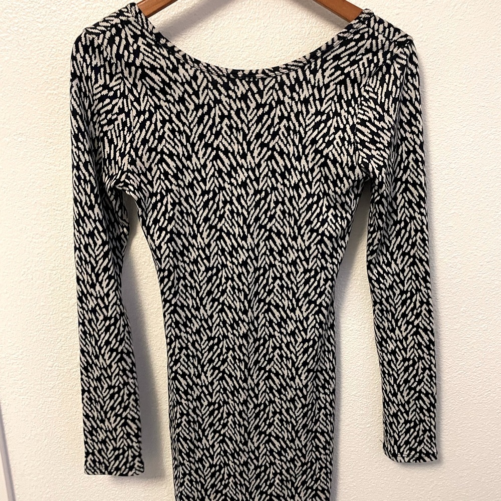 Everly Long sleeve fitted Dress